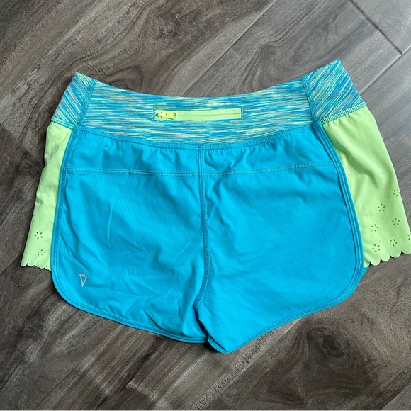 ivivva shorts - Picture 2 of 3